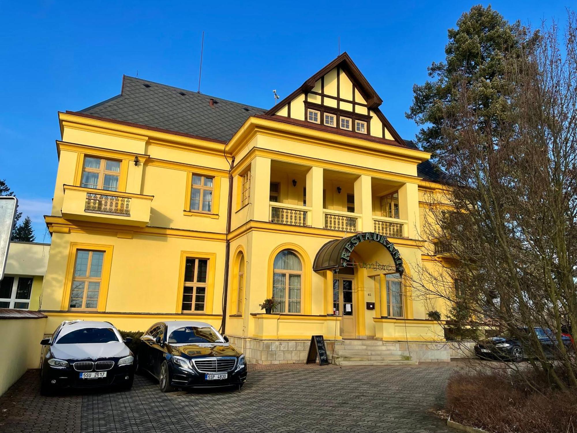Jíloviště Palace Inn מראה חיצוני תמונה